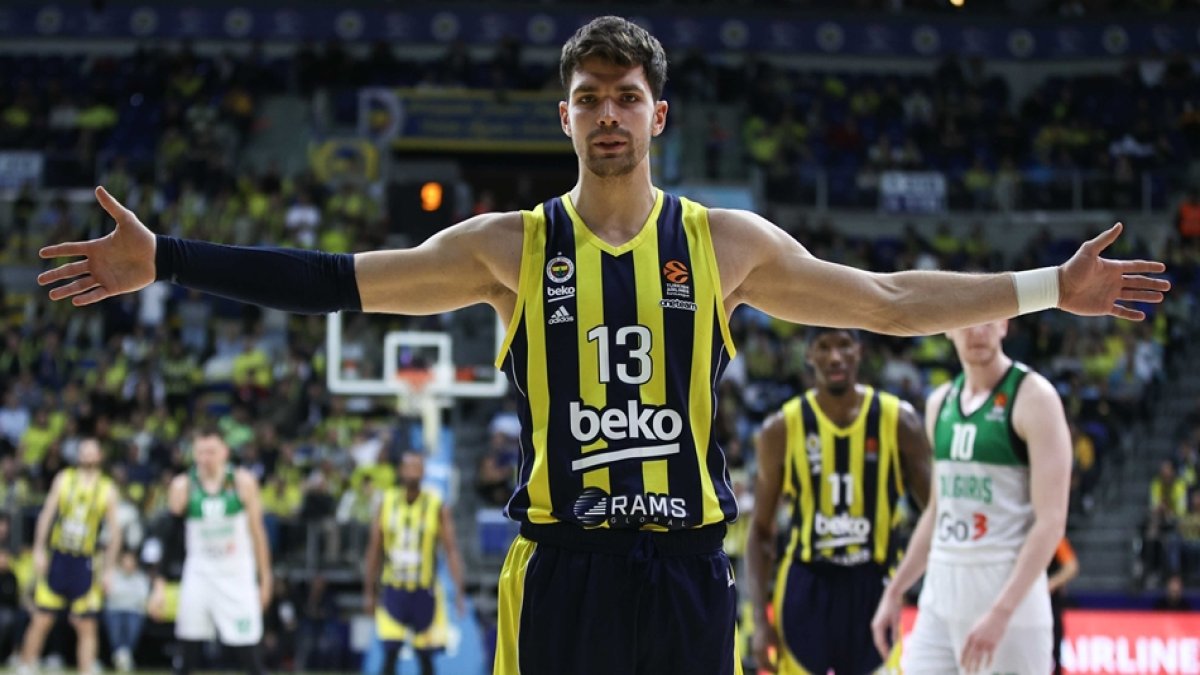Fenerbahçe Beko'da Tarık Biberovic gelişmesi! NBA ve Fenerbahçe arasında kalmıştı: Yıldız basketbolcu kararını verdi