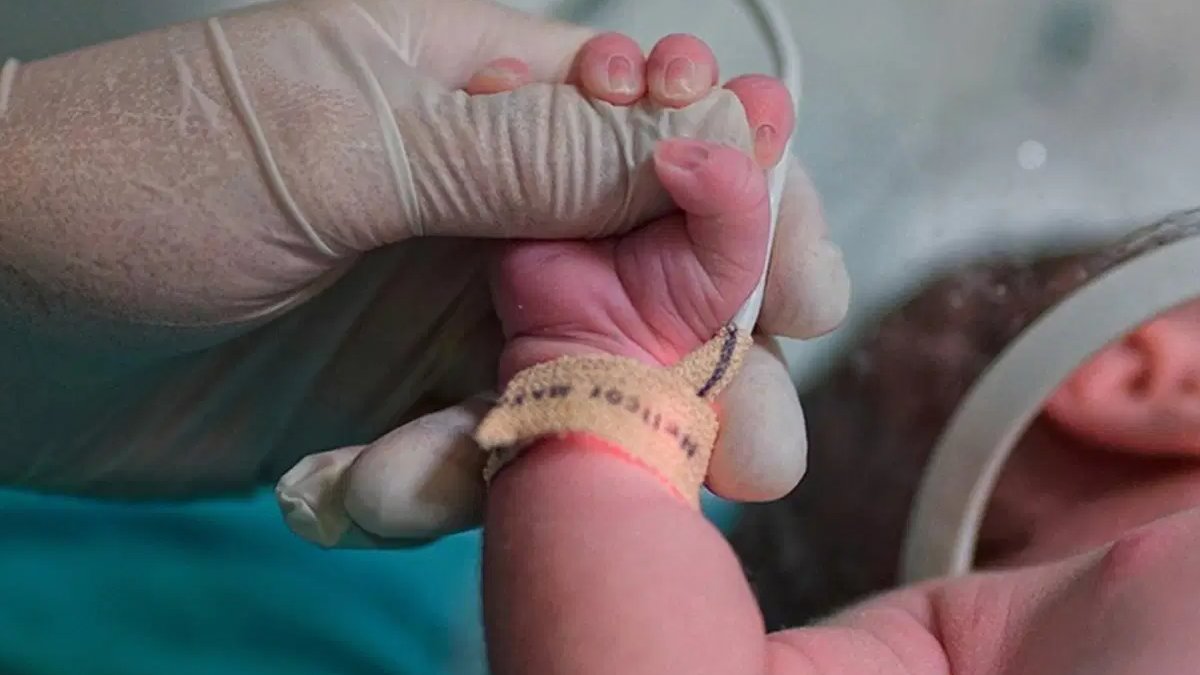 Sağlık Bakanlığı ve savcılık devrede: Hastanede karışan bebek 17 yıl sonra ortaya çıktı