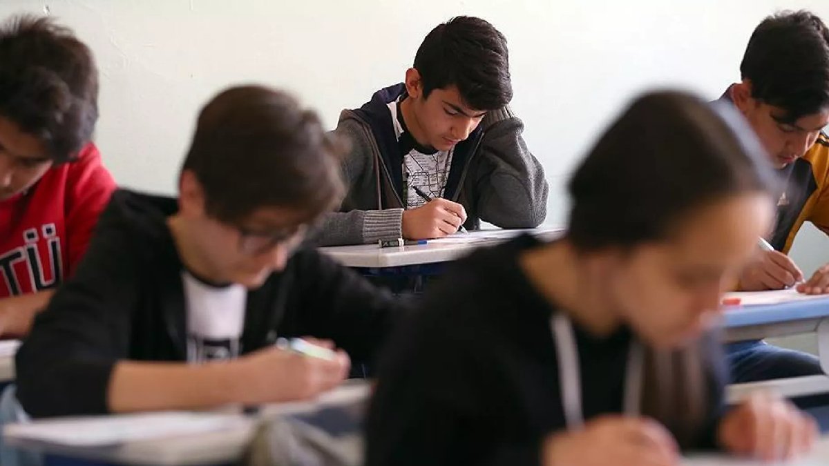 Lise eğitimi 2 yıla düşecek mi? Bakanlıktan net yanıt