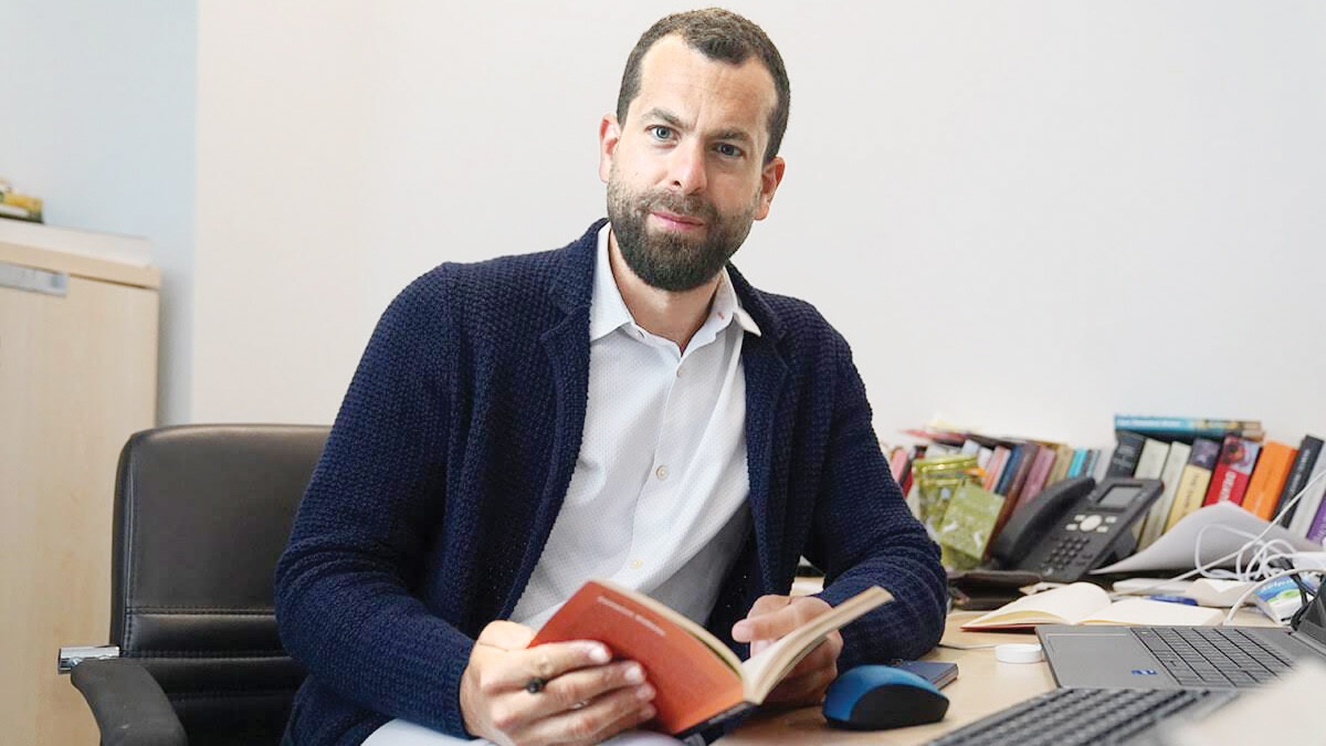 ‘Gerçeğe Değen İhtimal’ romanı okurla buluşan Baki Can Ediboğlu: 90’ları değil, doğal halimizi özlüyoruz