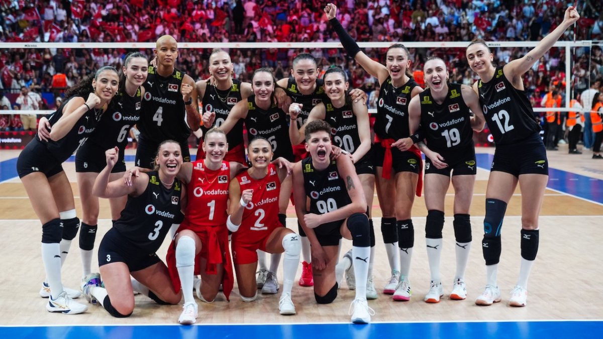 A Milli Kadın Voleybol Takımı Milletler Ligi finallerini garantiledi: Filenin Sultanları Hollanda'ya set vermedi
