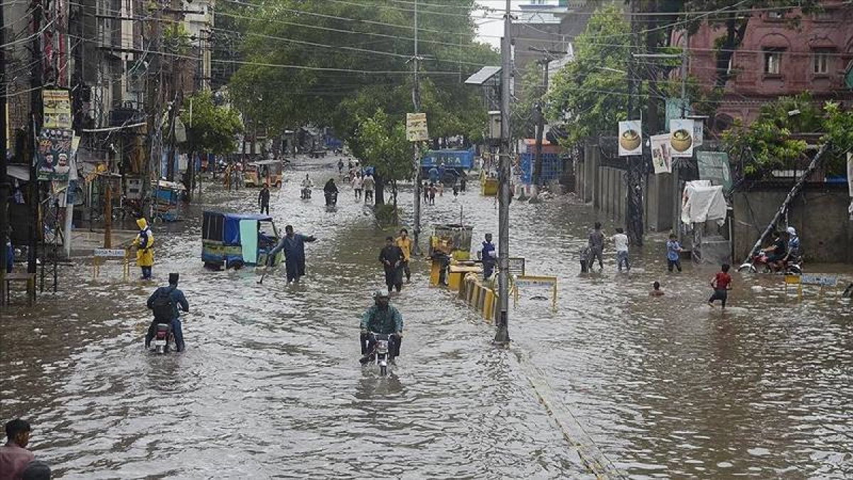 Pakistan'da Muson felaketi can aldı: 11 ölü