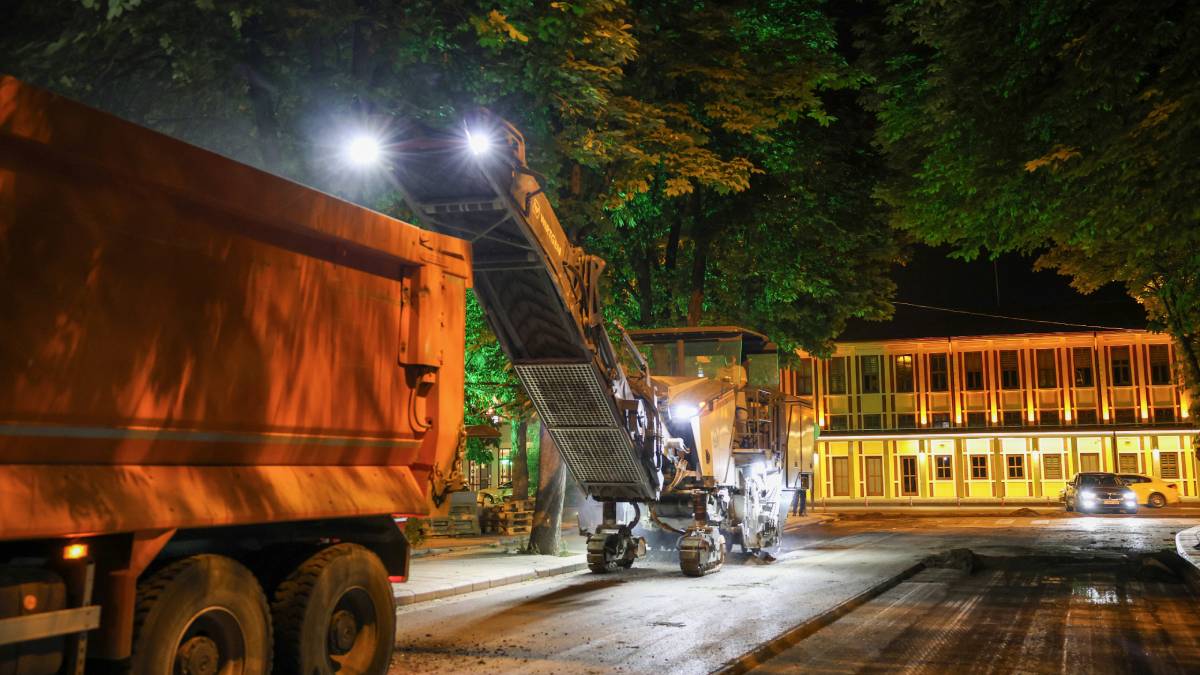 Eskişehir’de yol çalışmaları gece-gündüz aralıksız devam ediyor