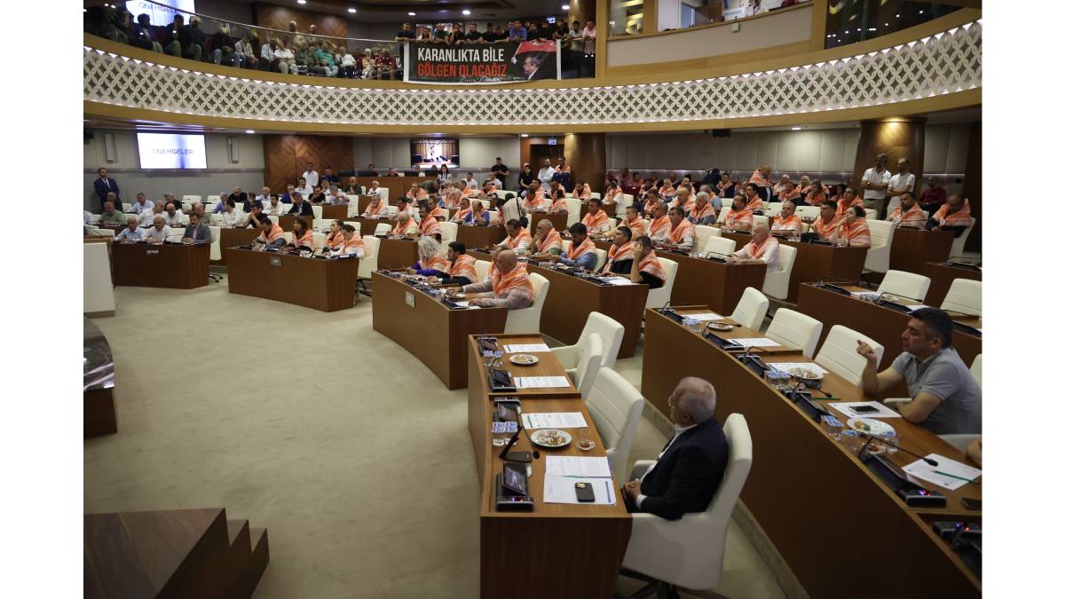 Antalya Büyükşehir Belediye Meclisi’nden Başkan Muhittin Böcek’e destek mesajları