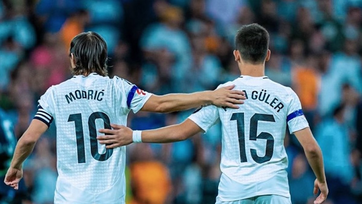 Modric 10 numaralı formasını Arda Güler’e verdi! İspanya'nın konuştuğu veda görüntüsü: Yeni 10 numara Arda Güler mi?
