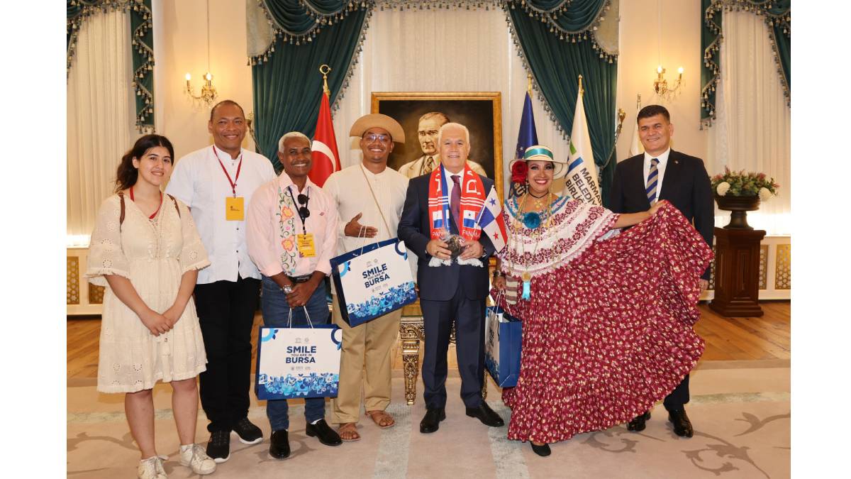 Altın Karagöz dans ekiplerinden Başkan Bozbey’e ziyaret