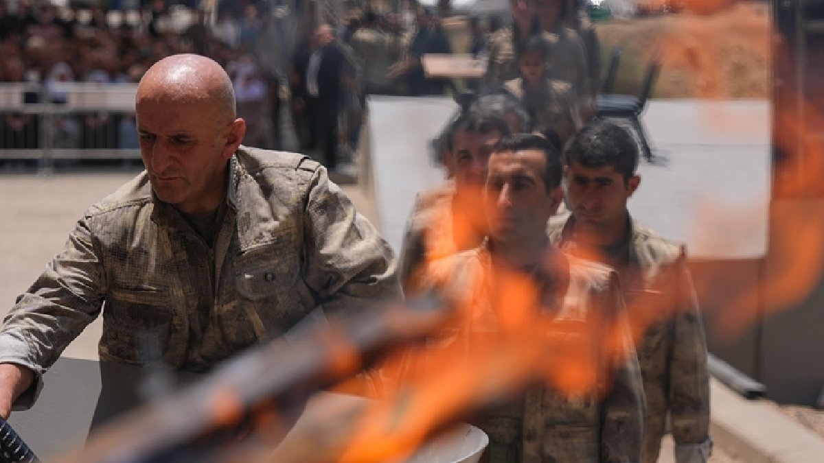 41 yıl sonra silah bırakan PKK’nın töreni dünya basınında: Kritik dönemin başlangıcı
