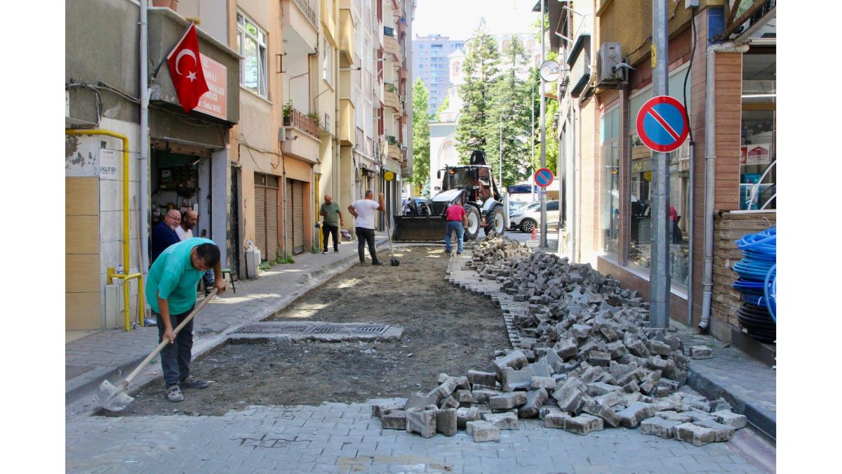 Belediye ekipleri şehrin dört bir yanında