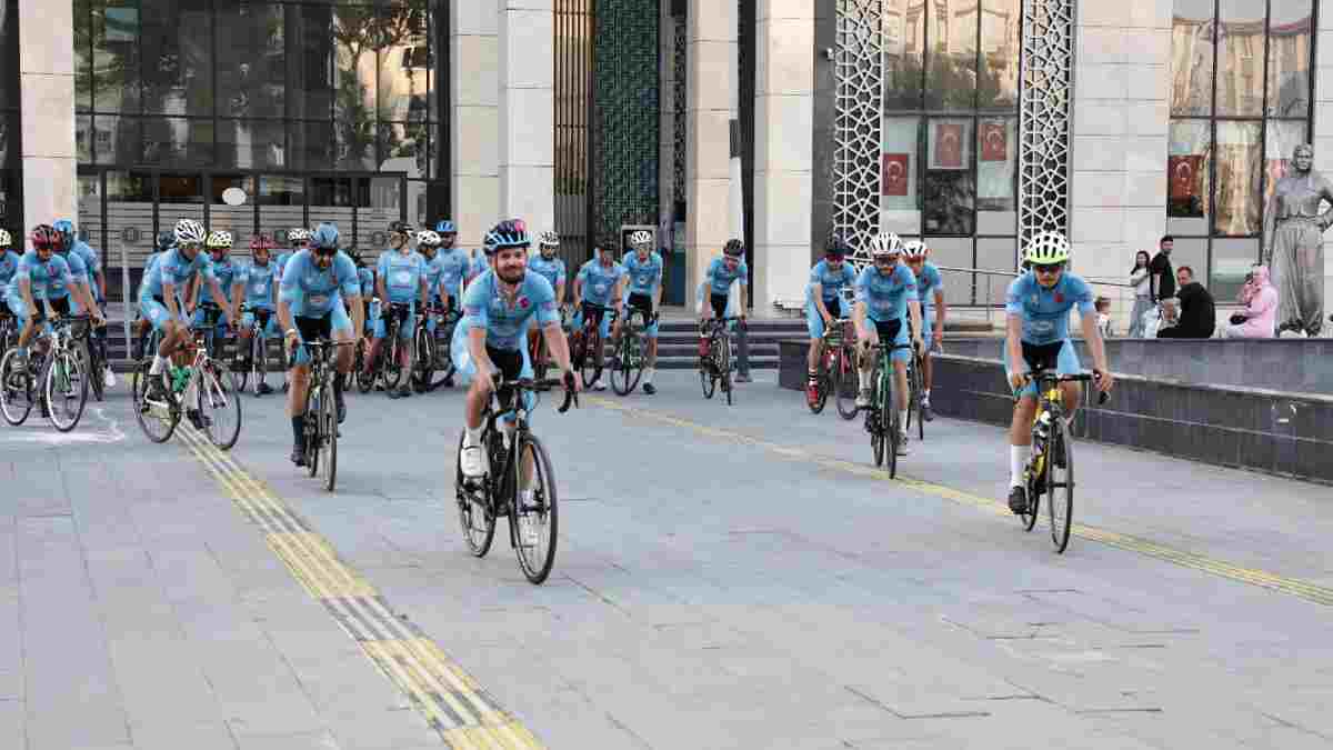 Şehit Ömer Halisdemir Bisiklet Turu ekibi Kütahya'da