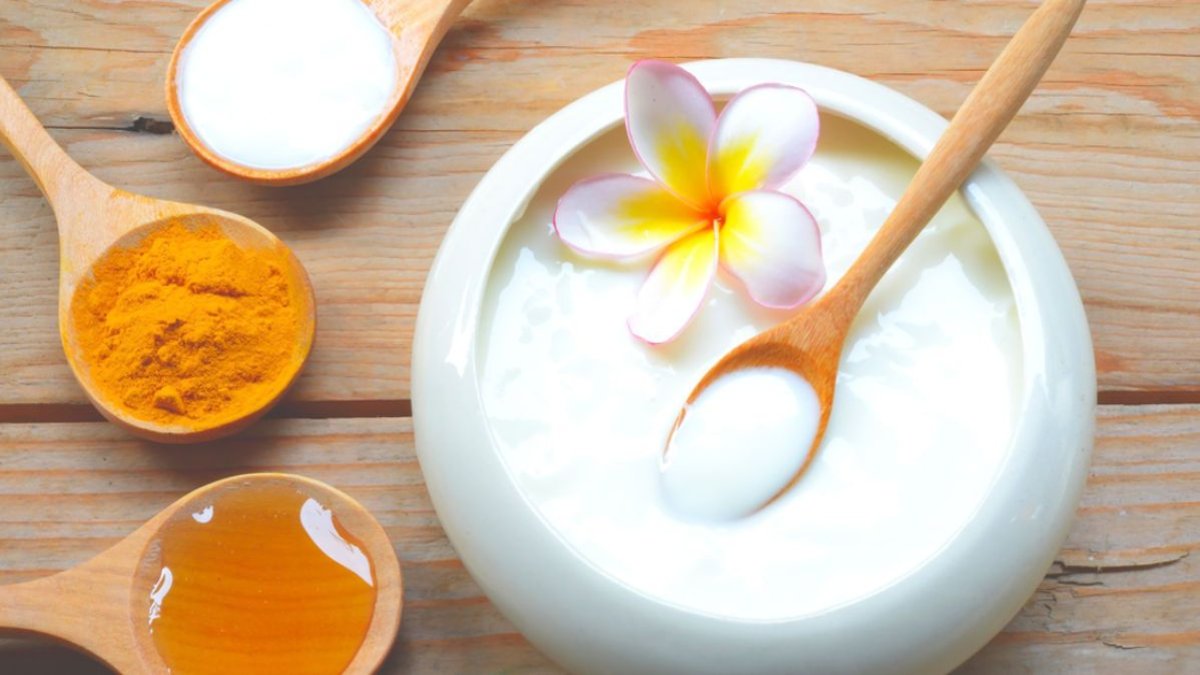 Yoğurt ve zerdeçal mucizesi: Gece yatmadan önce bir kaşık yeter