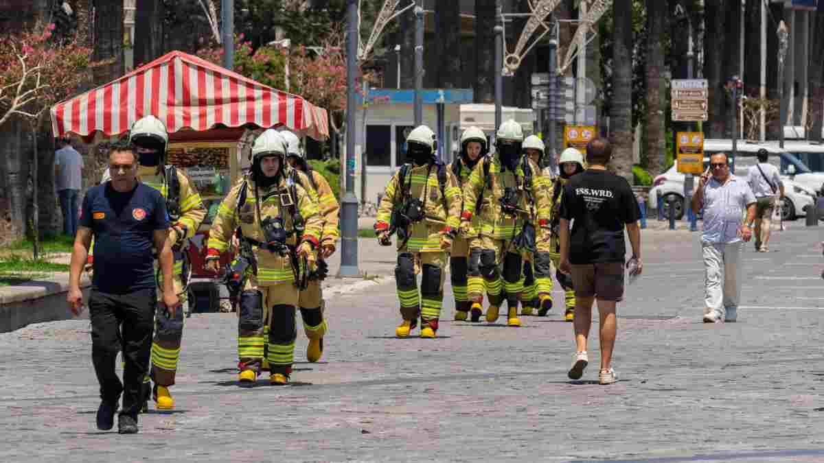 İzmir İtfaiyesi yangınlara dikkat çekmek için sokağa indi