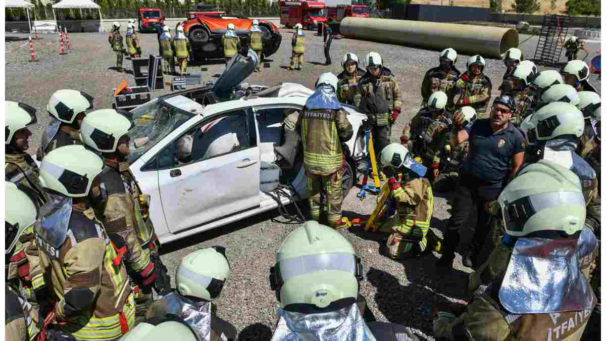 Ankara İtfaiyesi’nin yeni kahramanları göreve hazırlanıyor