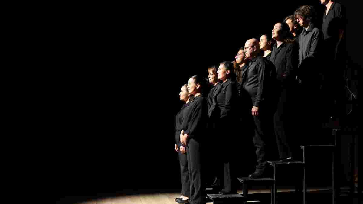 Alkışlar Karabağlar Kent Tiyatrosu kursiyerlerine