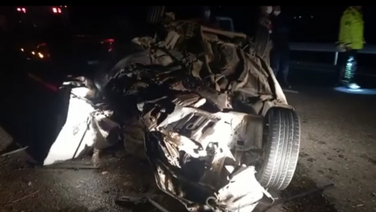 Şanlıurfa’da otomobil tıra arkadan çarptı: 1 ölü, 1 yaralı