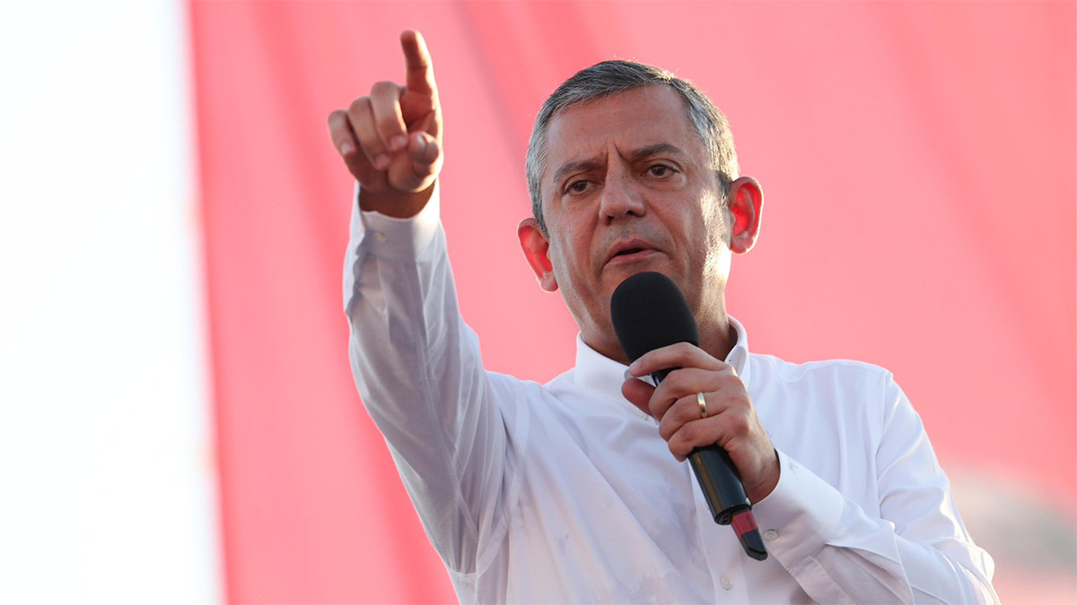 Özel'den Erdoğan'a üçlü ittifak tepkisi: Bize dün terörist diyenler terör örgütünün başıyla anlaştı