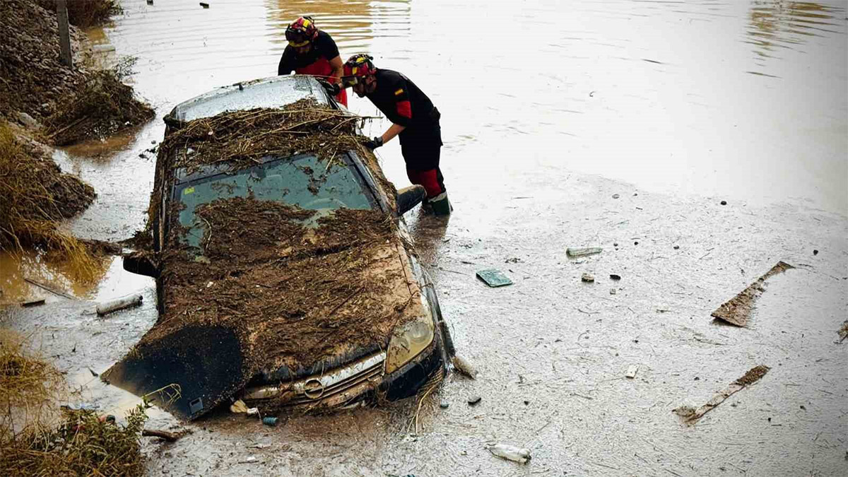 İspanya sele teslim! Araçlar yollarda mahsur kaldı