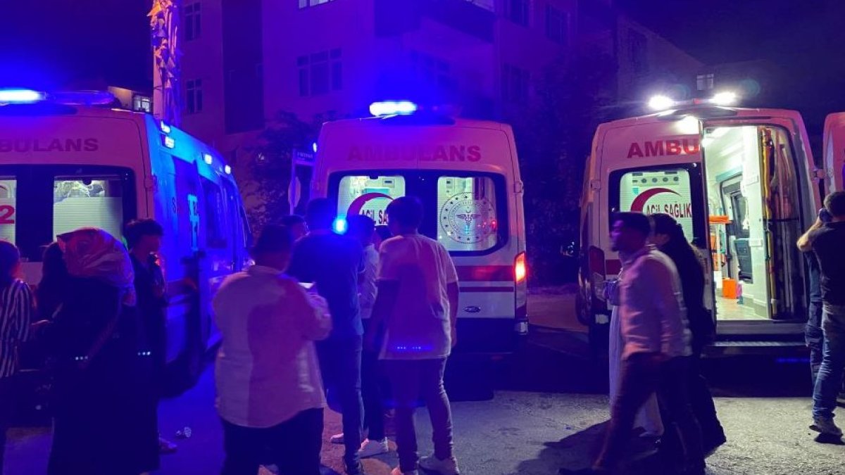 Kocaeli Körfez'de düğün salonunda yangın çıktı: Asansörde mahsur kalan 2 kadın ve 2 çocuk dumandan etkilendi
