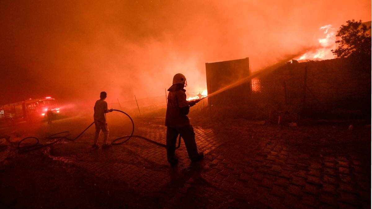 Yangınları söndürmek için canlarını siper ettiler