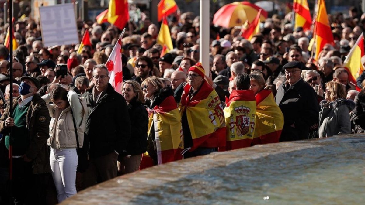 İspanya’da göçmenler ile aşırı sağcılar çatıştı: 5 yaralı, 1 gözaltı