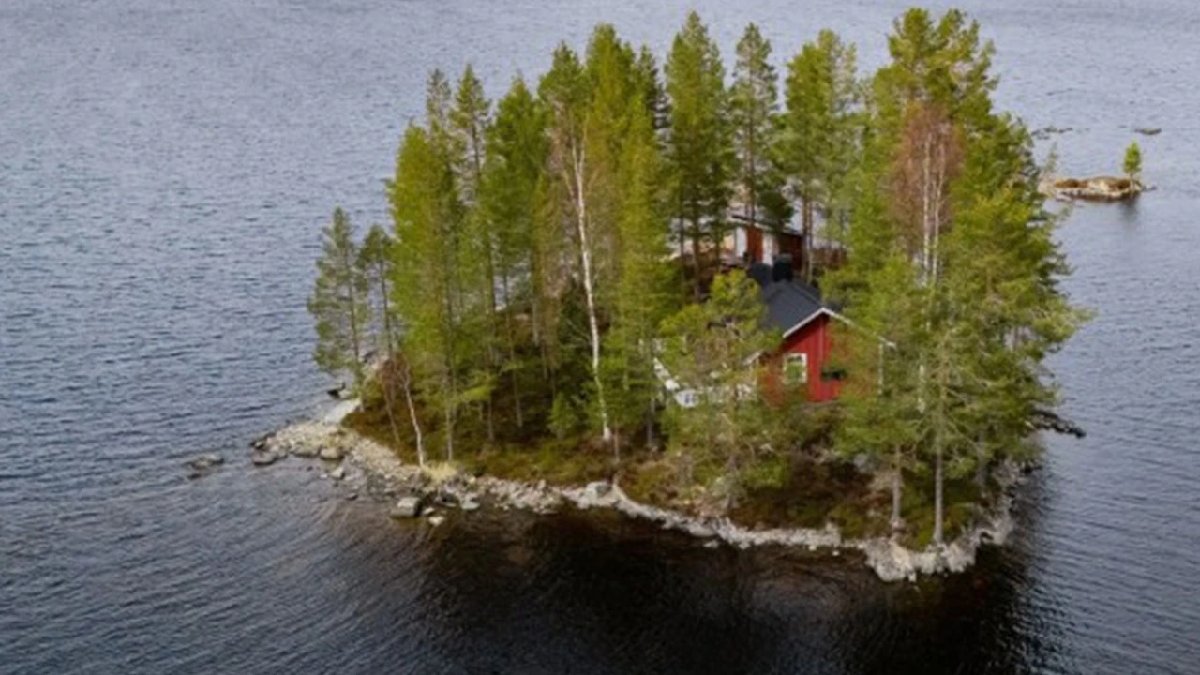 İzole ada olarak biliniyor, sadece tekneyle ulaşım sağlanıyor! Üzerindeki evin fiyatını duyanların ağızı açık kalıyor