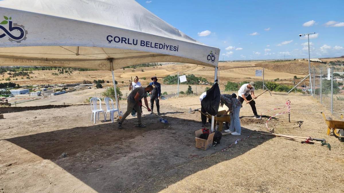 Başkan Sarıkurt, Çorlu Kalesi’ndeki kazı çalışmalarını inceledi