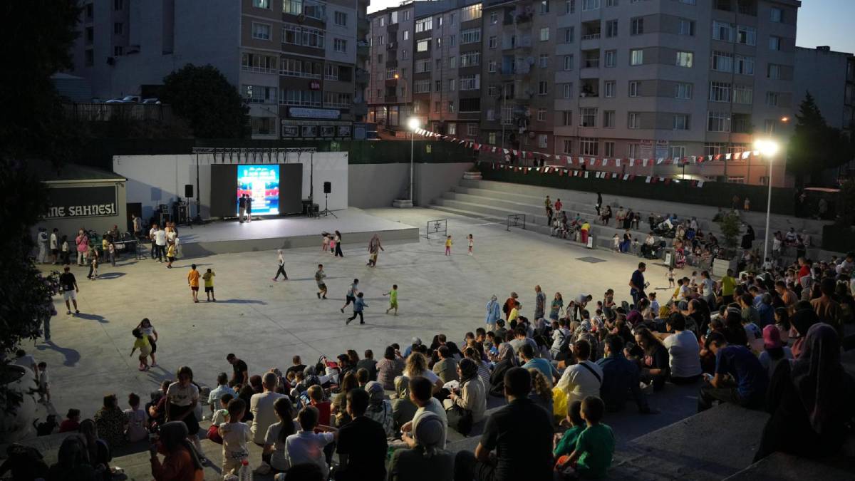 Çorlu'da yaz akşamları açık hava sinemasıyla şenleniyor