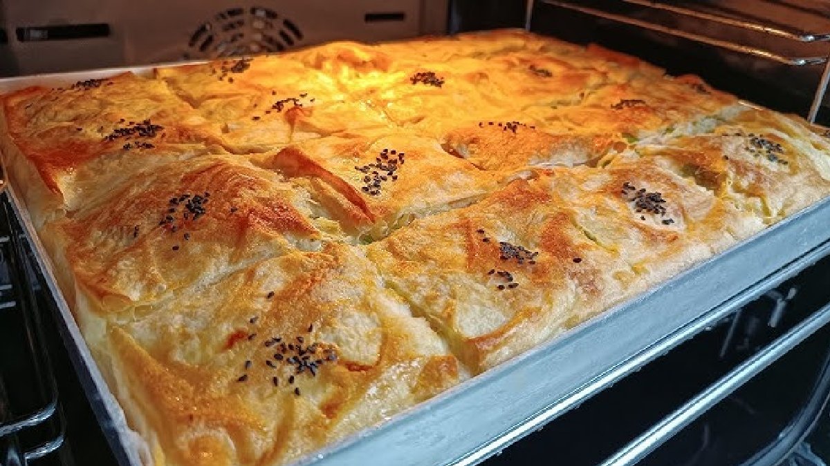 Böreğin lezzetini 3 kat arttırıyor arasına süren gözlerine inanamıyor! Gözden kaçan lezzet tüyosu…