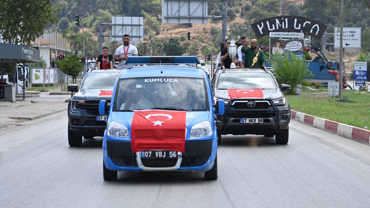 Kumluca güreşçilerini karşıladı