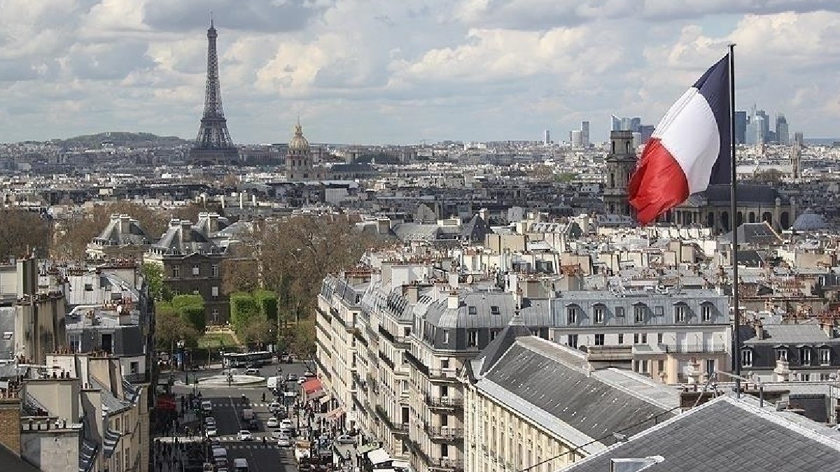 Fransız bakanlık kabul etti: Vatandaştan darboğazdaki hükümete 45 euroluk bağış