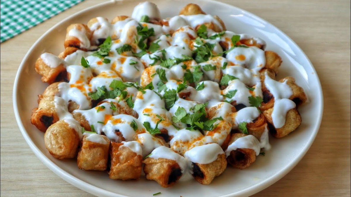 Mantı zor diyenler bu tarife bayılacak! Kaşık kaşık yenen tavada kolay mantı