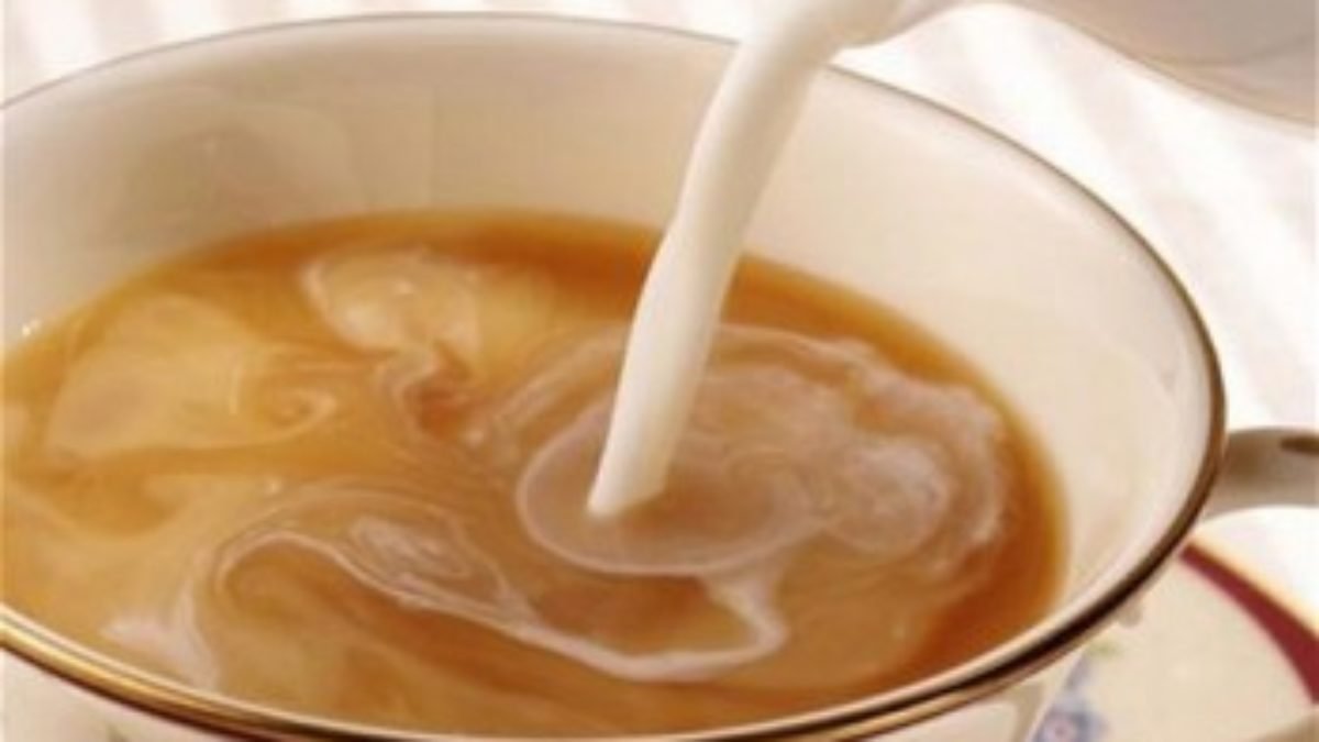 Çaya süt eklemenin çok az bilinen zararı: Tüm faydaları tersine çeviriyor