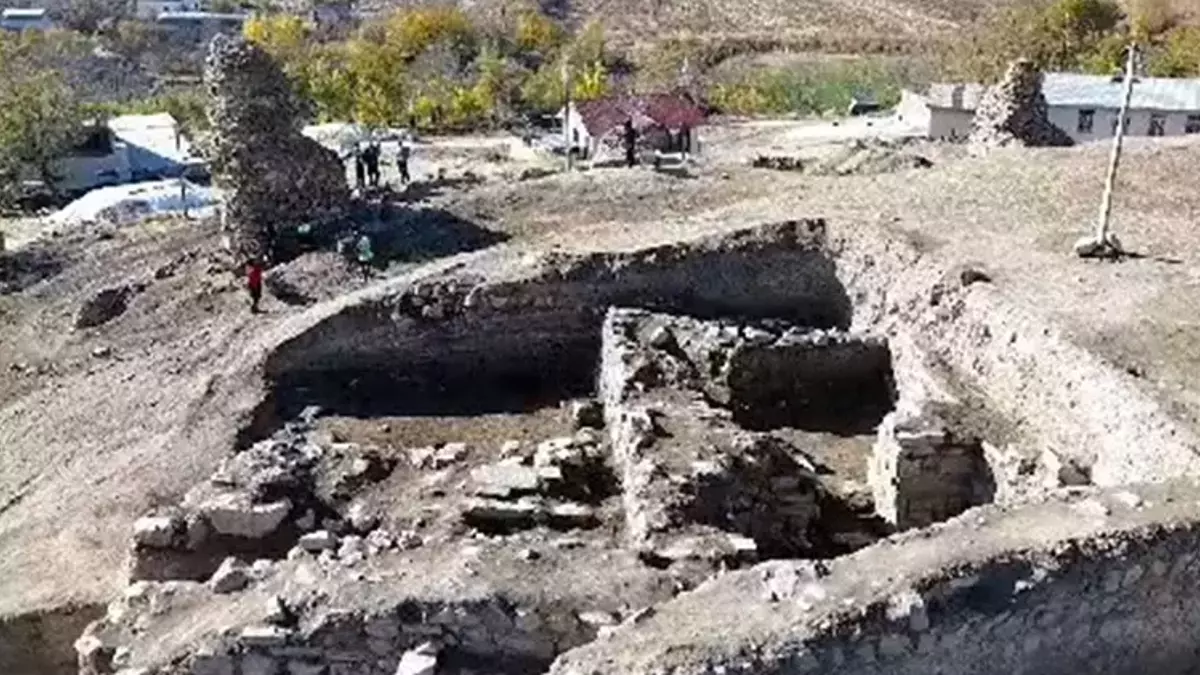 Elazığ'da tarihi değiştirecek keşif: 6 bin yıllık tapınak alanı bulundu
