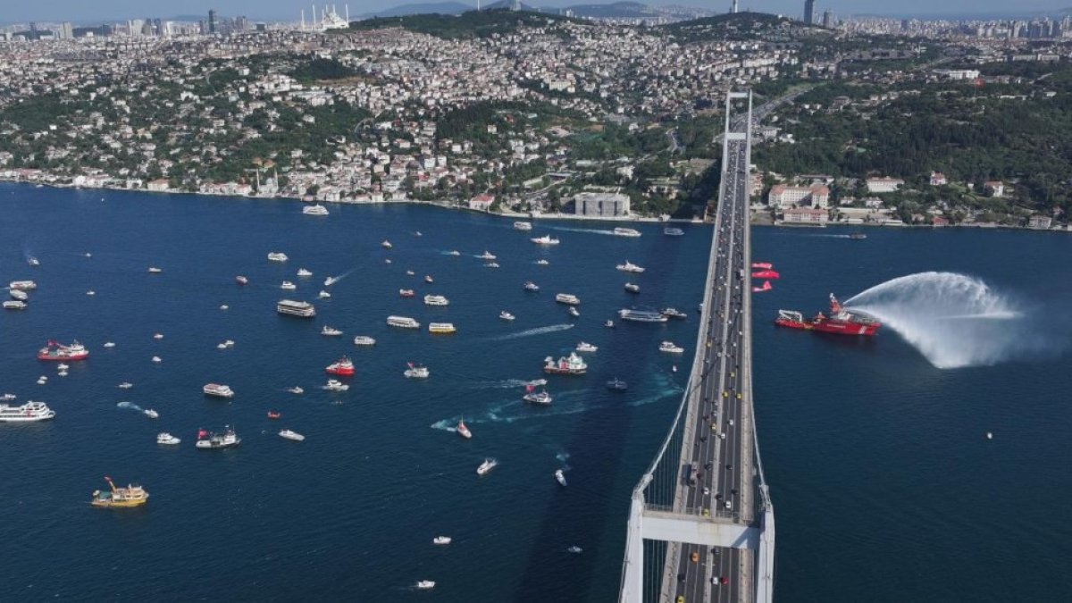 15 Temmuz’da şehitlere vefa: 253 şehit için İstanbul Boğazı’nda 253 tekne geçişi düzenlendi