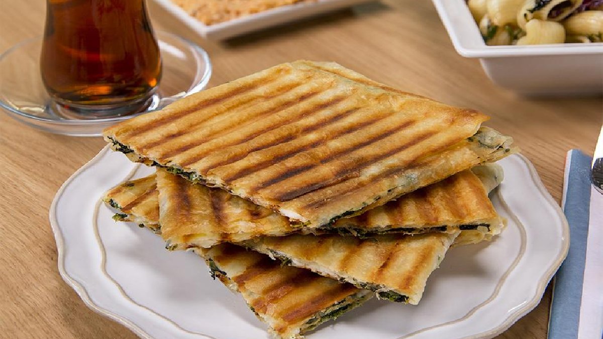 Yemelere doyamayacaksınız! Klasiklerden çok farklı: Ispanak bir tosta ne kadar yakışabilir