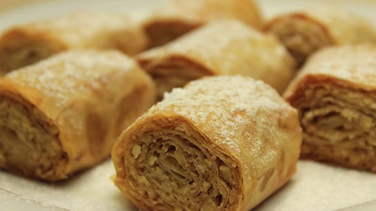Baklava görünümlü ama dakikalar içinde hazır! 10 dakikalık pratik tatlıyla misafirleri şaşırtın