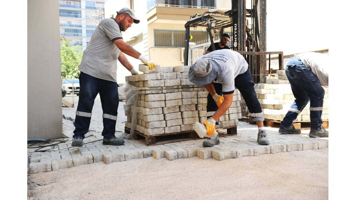 Yollar yenileniyor, Karşıyaka güzelleşiyor