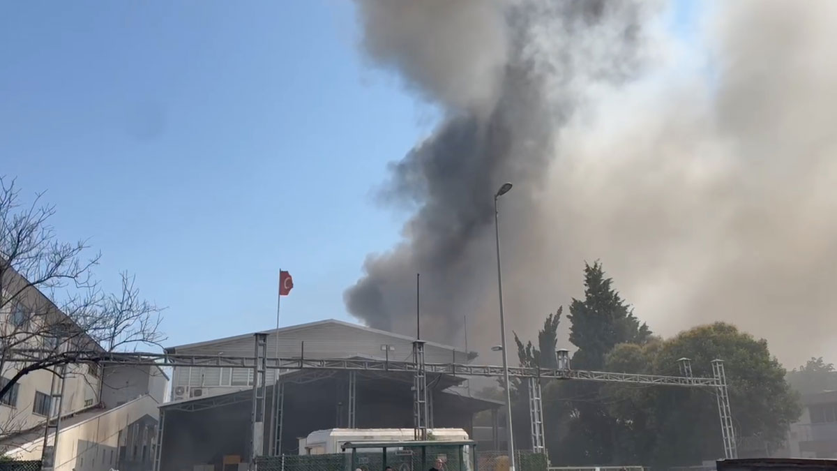 Esenyurt'ta tekstil fabrikasında yangın