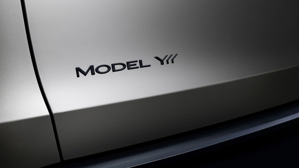 5 metrelik dev Tesla ortaya çıktı! İşte 6 koltuklu yeni Model Y L ve Türkiye'ye geliş tarihi