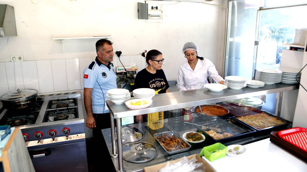 Bayraklı'da gıda işletmelerine sıkı denetim