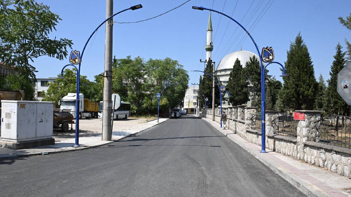 Büyükşehir, altyapısı tamamlanan mahallelerde asfalt çalışmalarını sürdürüyor