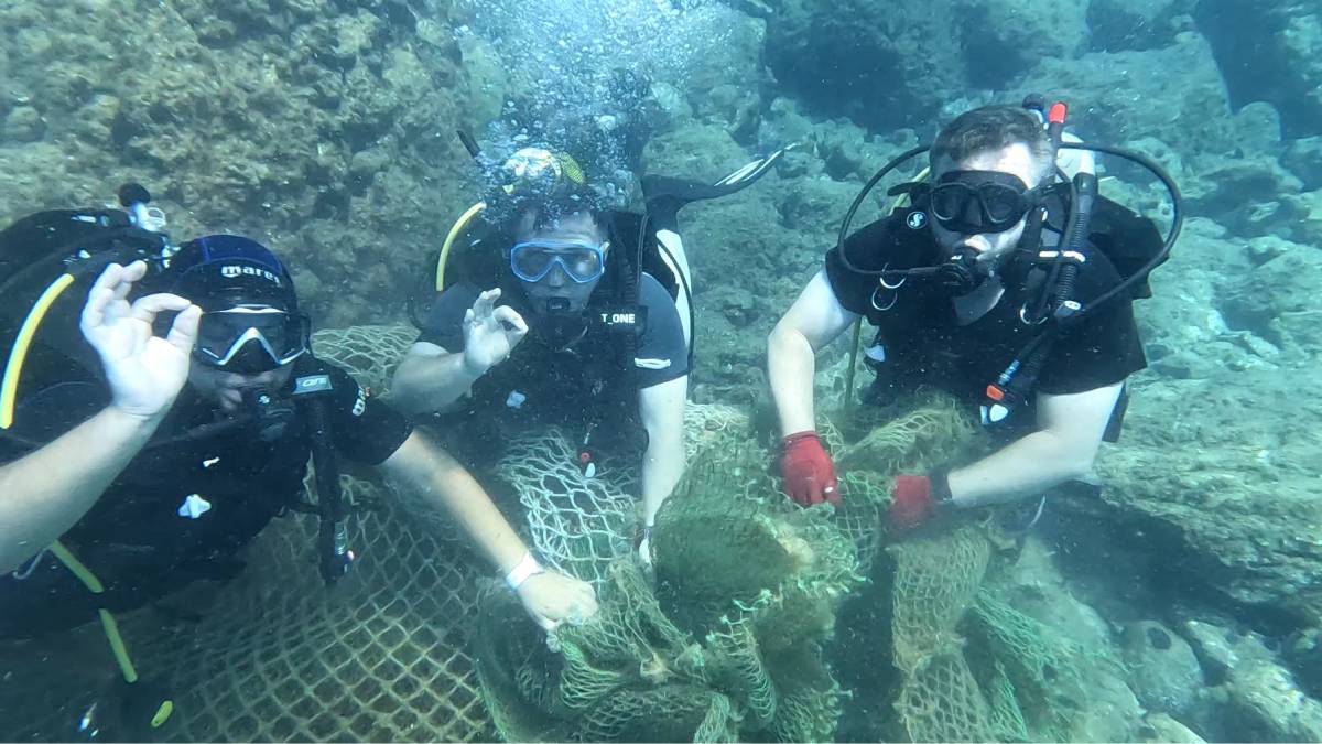 Büyükşehir Ayvalık’ta yasa dışı trol ağını temizledi