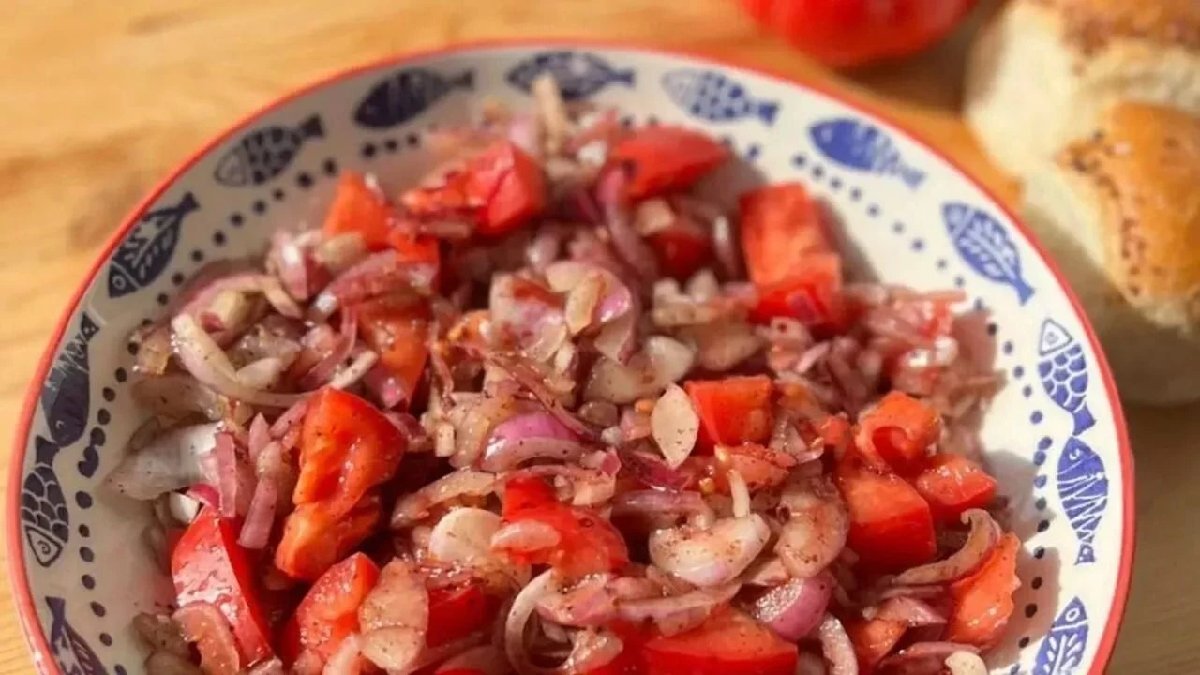 Bir salata ne kadar lezzetli olabilir? Lezzeti sosundan geliyor! Ünlü restoranlar bile bu tarifle yapıyor