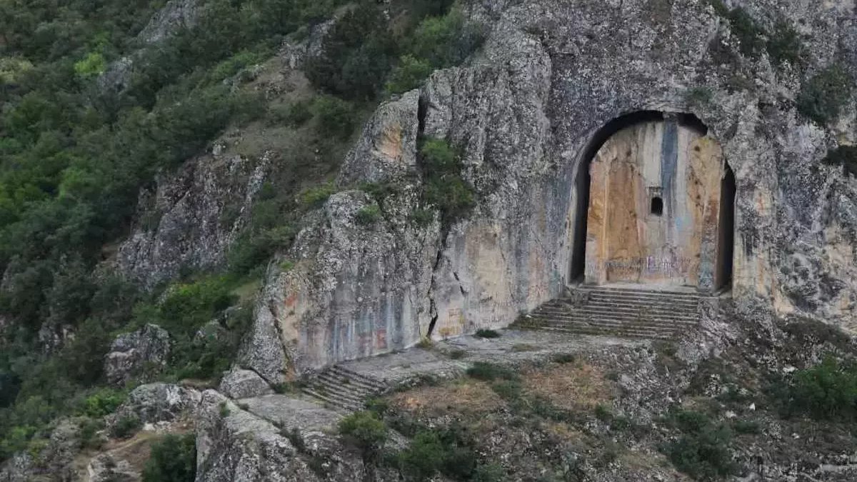 40 tane kapısı bulunuyor, sonu hazineye çıkıyor! Ankaralılar koşa koşa gidecek: İncir ağaçları arkasındaki gizem