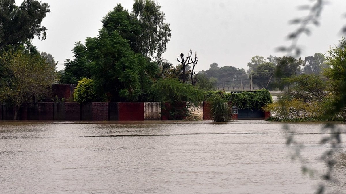Son bir günde 28 ölü, 90 yaralı: Pakistan’da şiddetli yağışlar sürüyor