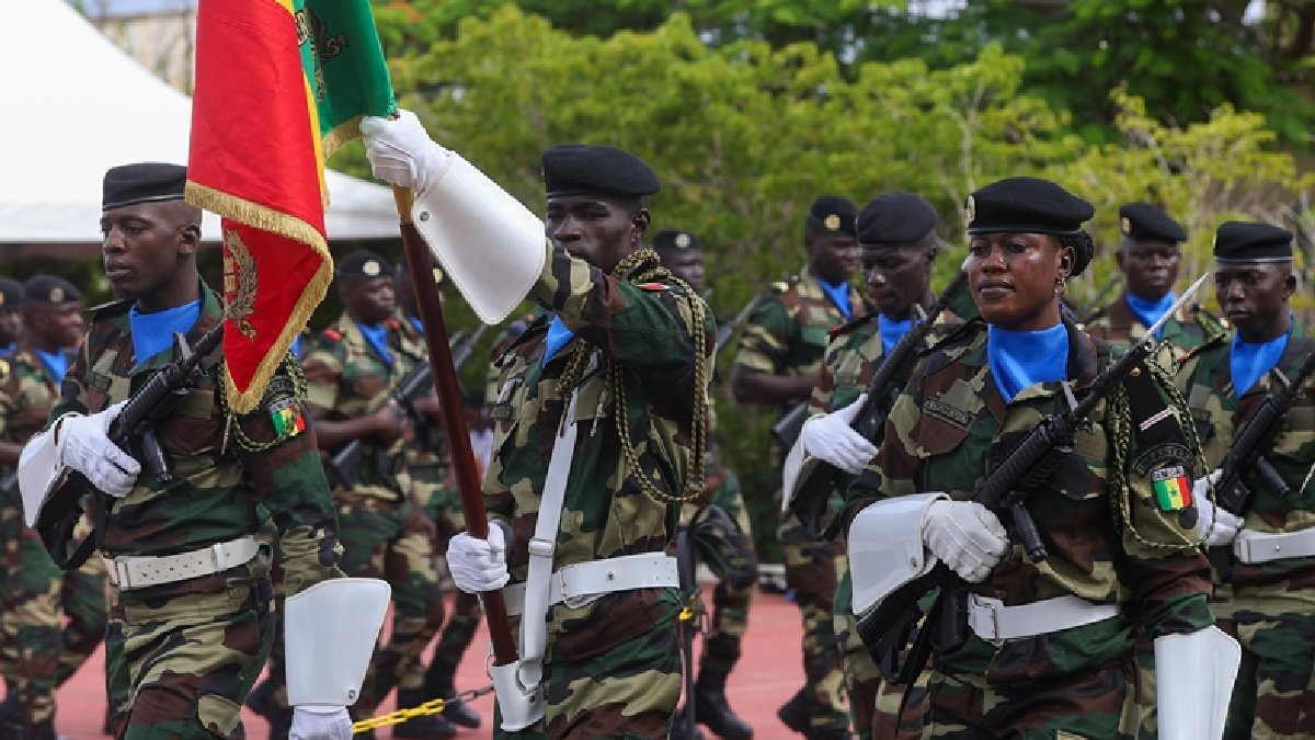 Son üsler de teslim edildi: Fransa, Senegal’den tamamen çekildi