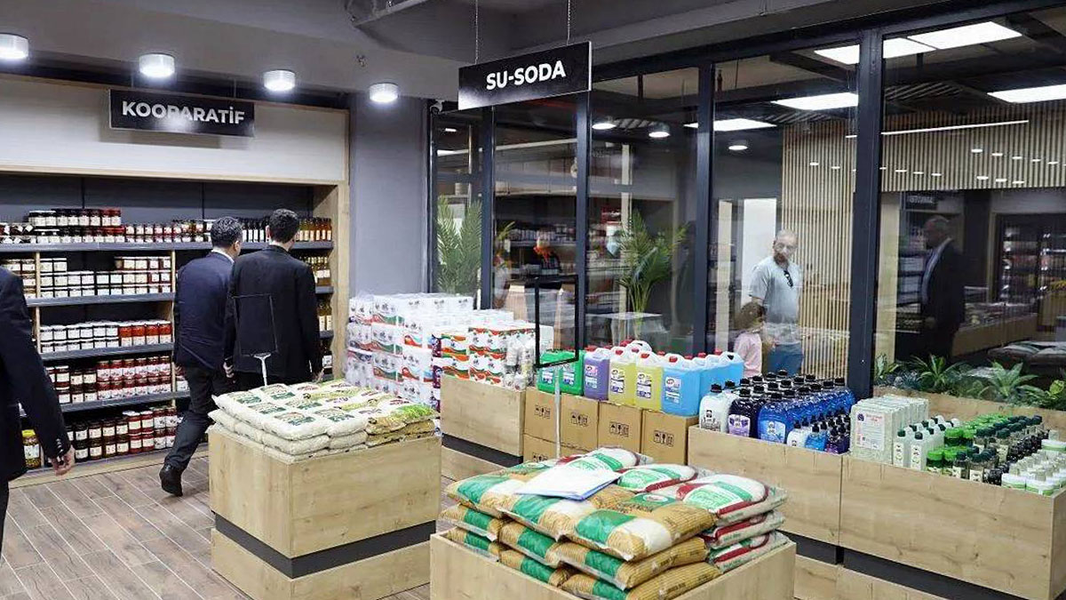 Samsunluların yeni gözdesi: Fiyatlar şaşırtacak, ürünler sevindirecek! Halkın marketi hizmete açıldı