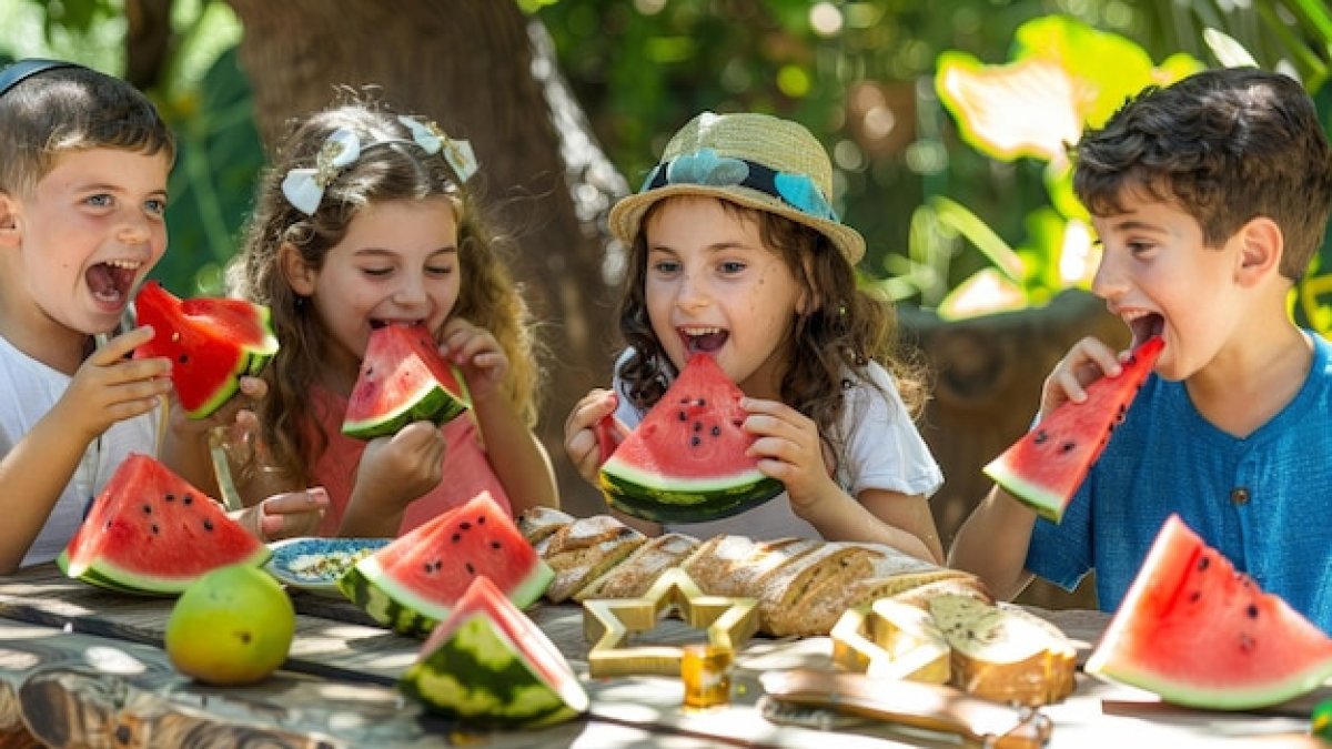 Yaz aylarının kabusu olmasın! 112 çalışanı uyardı: Karpuzu böyle yiyen zehirleniyor, işte o iki ölümcül hata