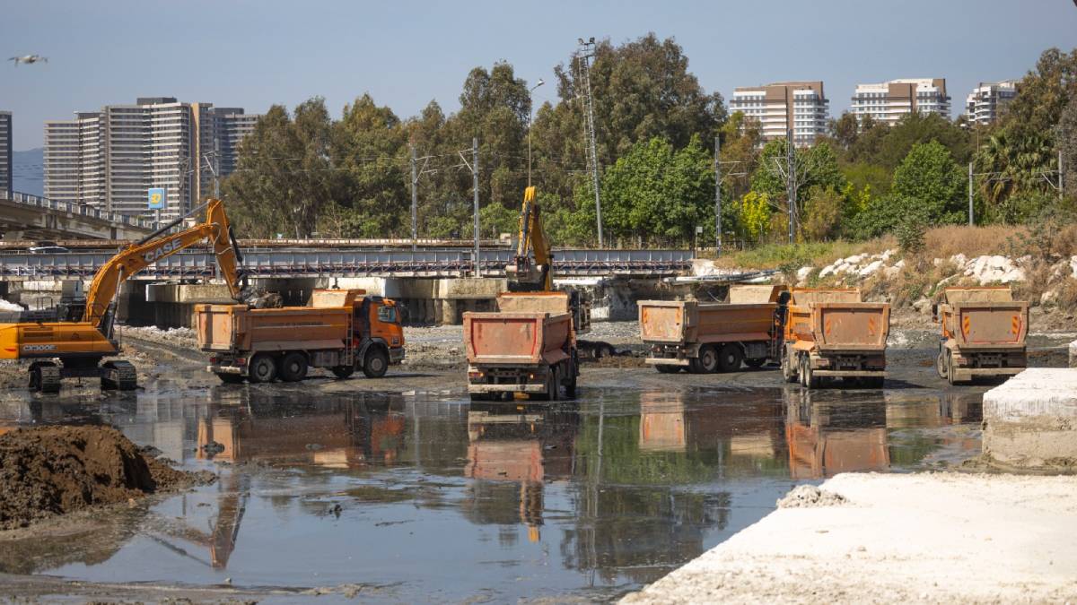 İZSU'dan Meles ve Manda derelerinde temizlik seferberliği