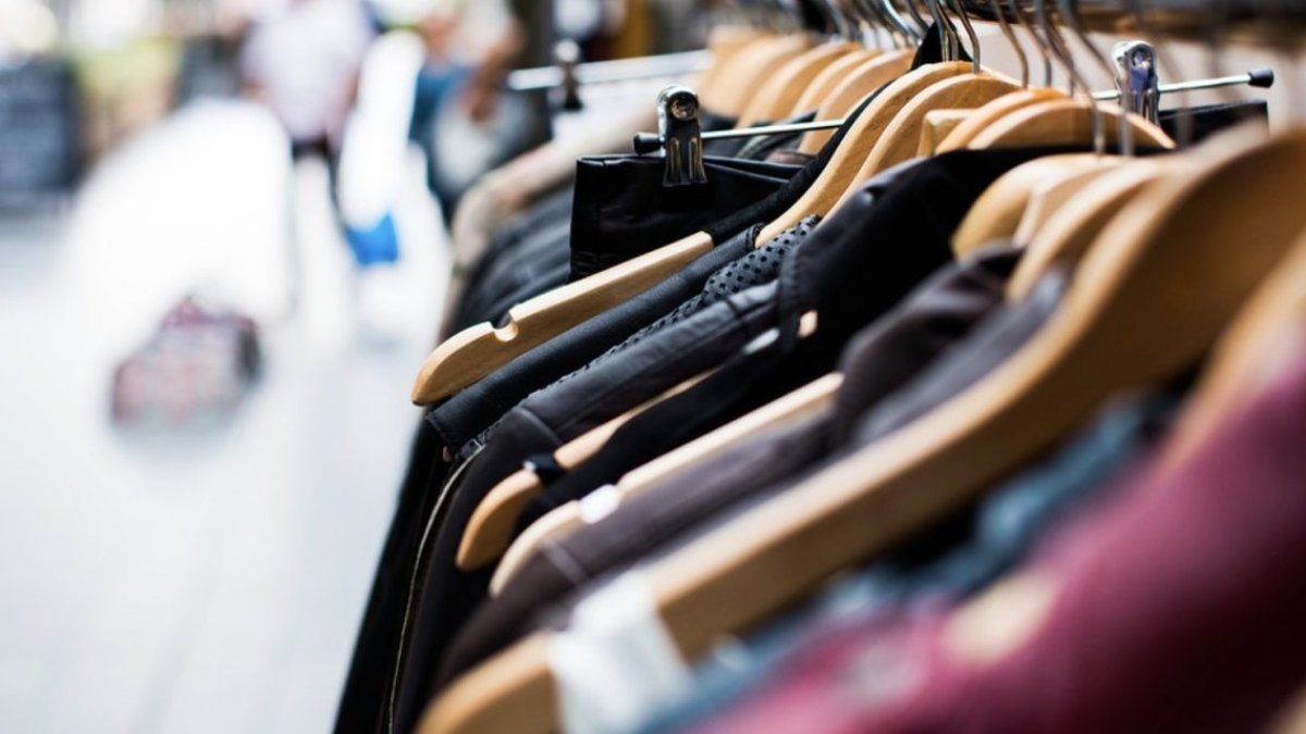 Sadece 4 dolara aldı, ceketin içinden servet çıktı: Genç adamı şaşkına çeviren gizli cep