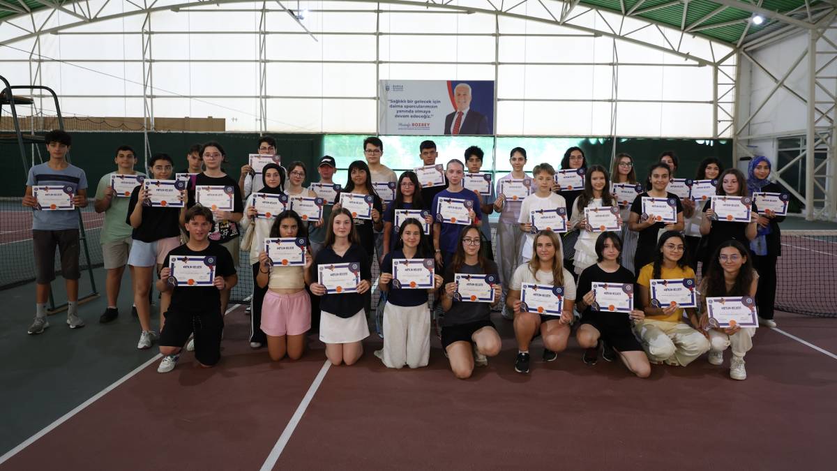 Yaz Spor Okulları'nda çocuklar sertifikalarına kavuştu